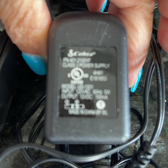 Cobra CB radio, with power cord - Picture 2 of 2